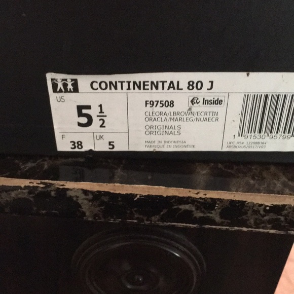 Big kids 5 1/2 adidas only worn once ! - Picture 4 of 4